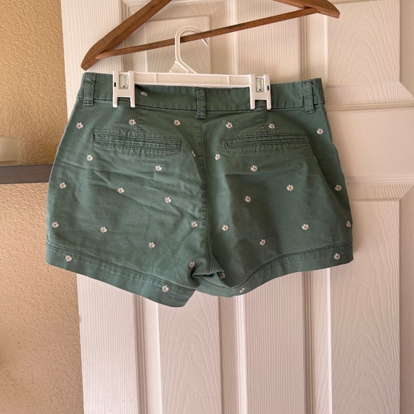 Old Navy Green Daisy Shorts - Picture 2 of 2
